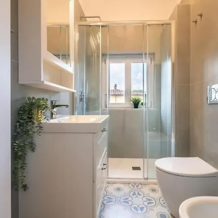 Lh - The Rose Apartment - Tower View